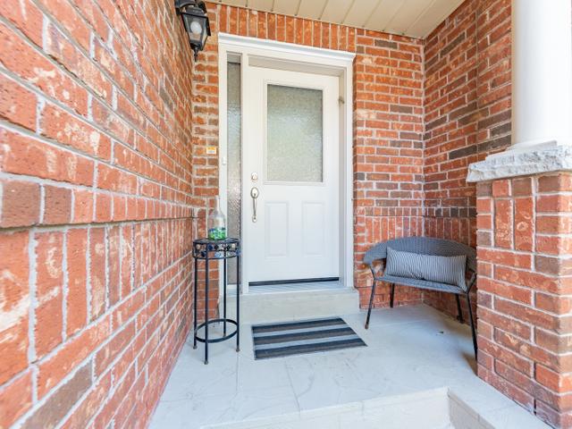 22 - 255 Shaftsbury Ave