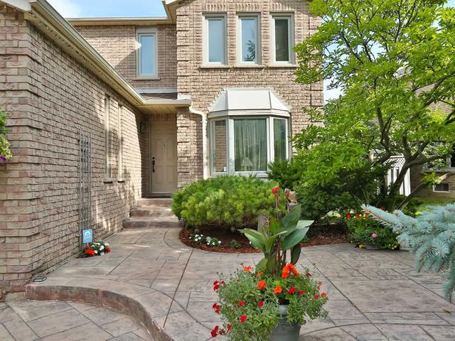 16 Havagal Cres