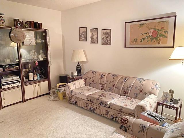 93 Esther Cres