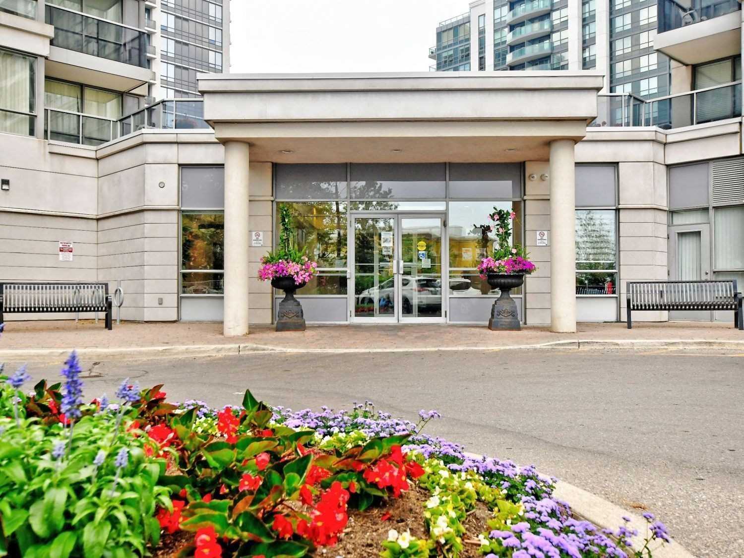 716 50 Disera Dr, Thornhill Leased, N4957115 Condos.ca
