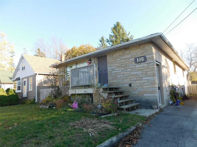 108 Simcoe St