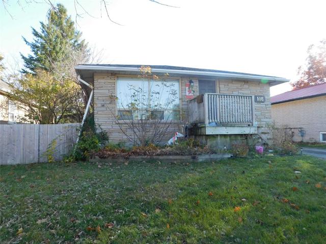 108 Simcoe St