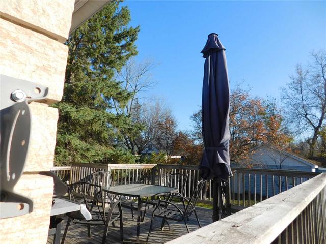 108 Simcoe St