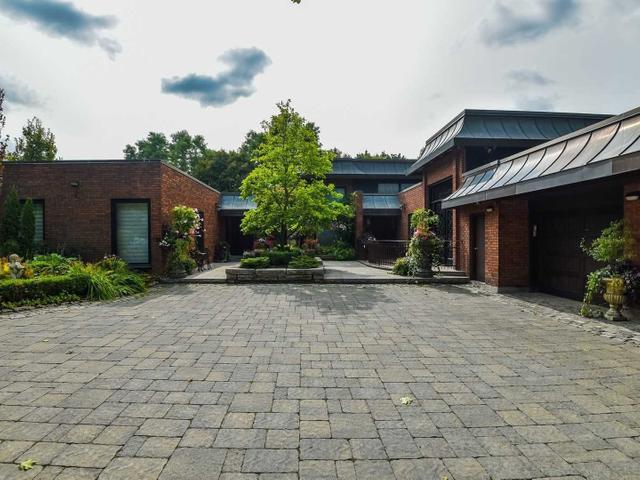 47 Scott Cres