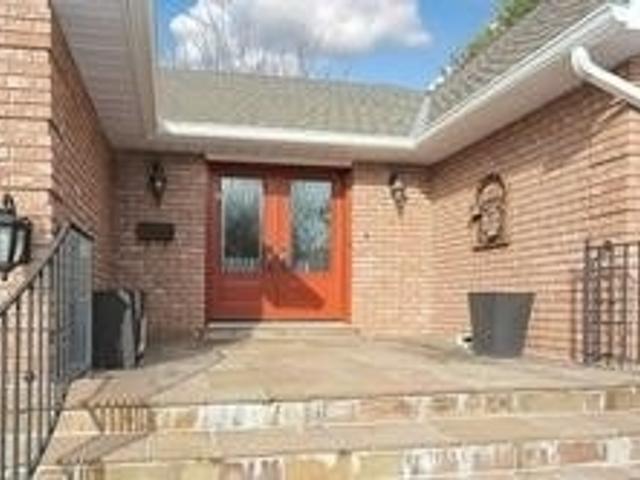 32 Captain Armstrong Lane