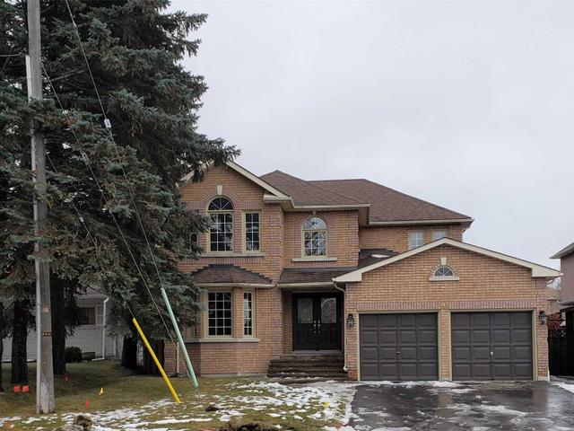 93 Bond Cres