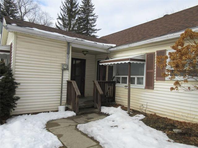 194 Victoria St W
