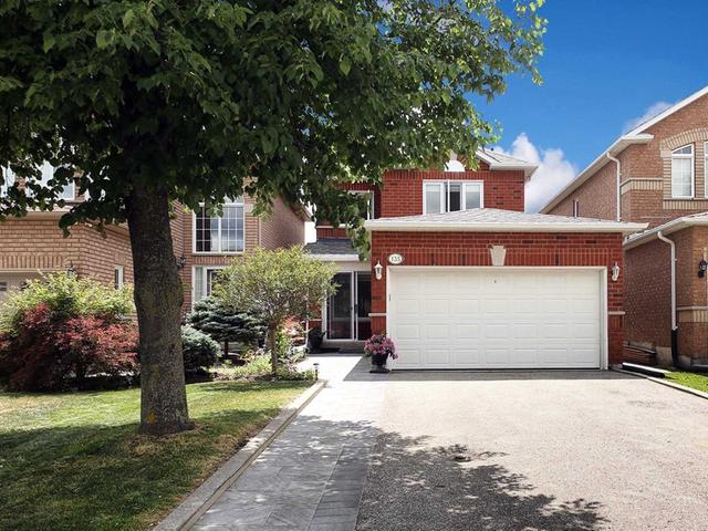 135 Royal Ridge Cres