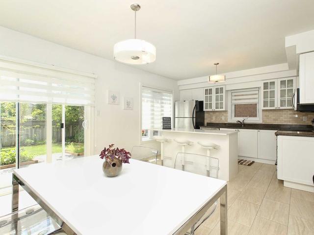 135 Royal Ridge Cres