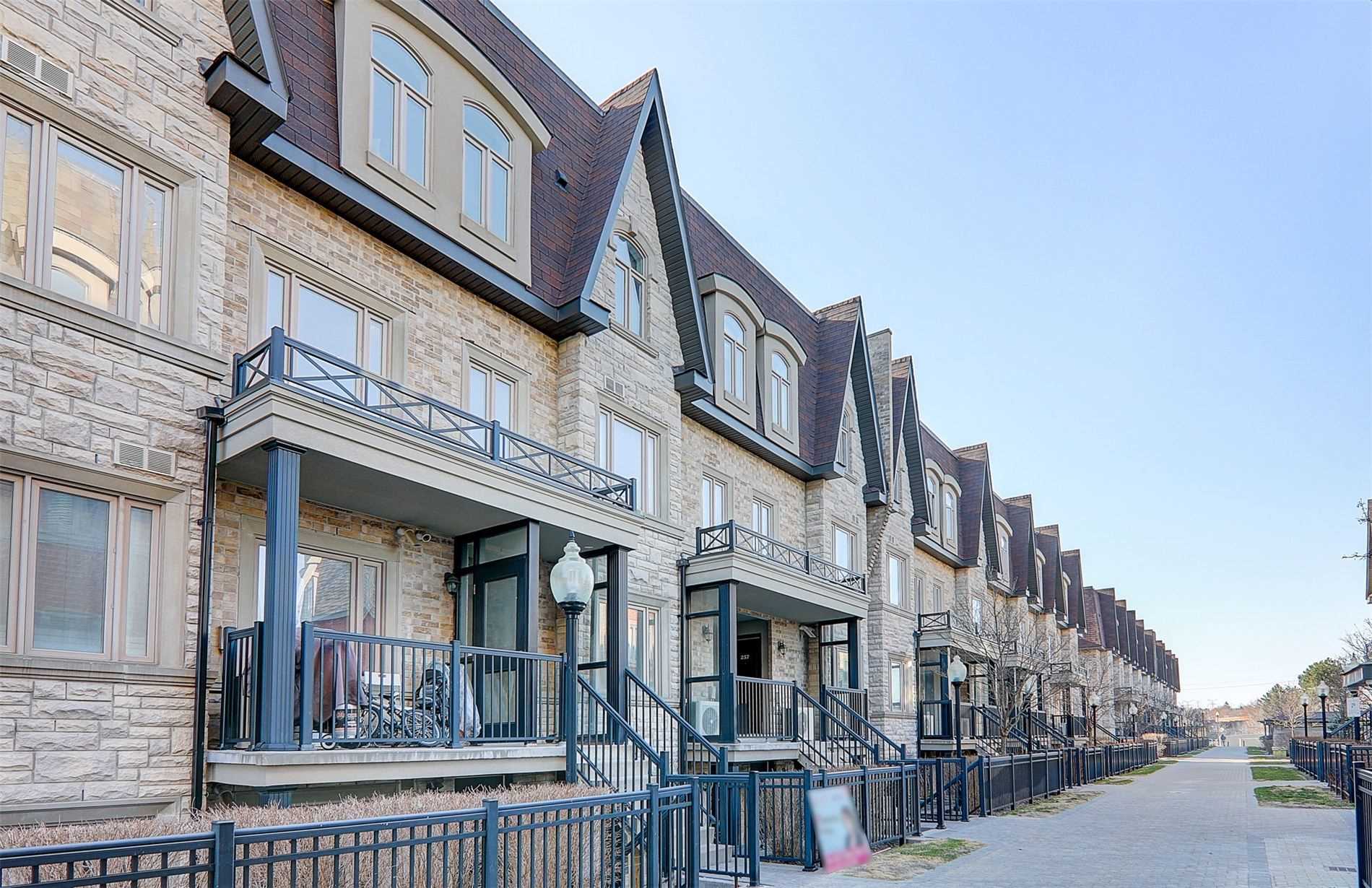 263 318 John St, Thornhill Sold, N5180005 Condos.ca
