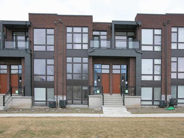 9168 Bathurst St W