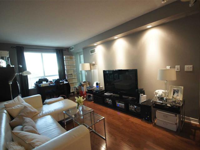 1213 - 11 Oneida Cres
