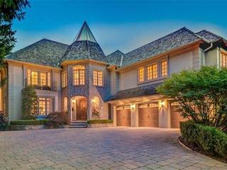 200 Kennedy St W