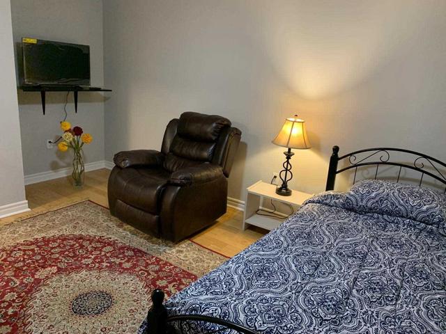 Lower - 66 Eastman Cres