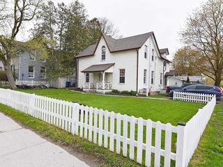 61 Brock St E