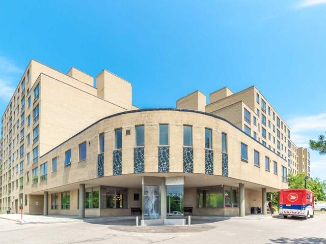 226 - 326 Major Mackenzie Dr E