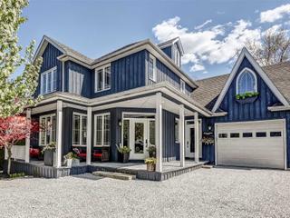 136 King St W