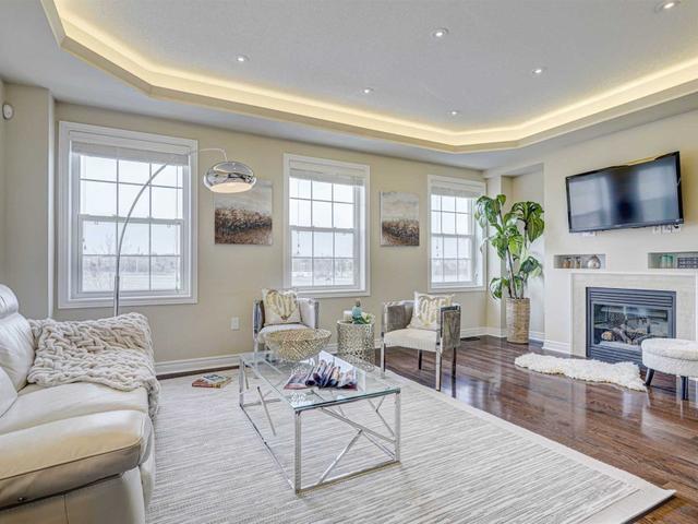 21 Donald Buttress Blvd E