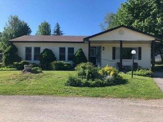8 Rosewood Crt