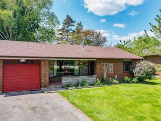 716 Lake Dr S