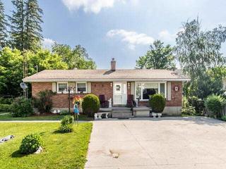 11 Albert St S