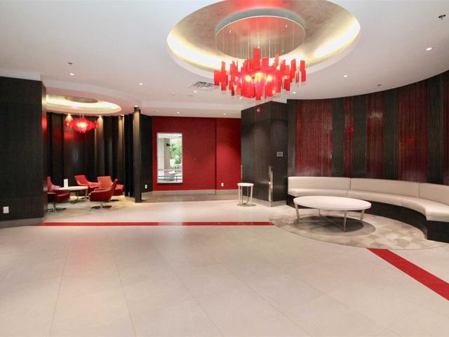 618 - 540 Bur Oak Ave