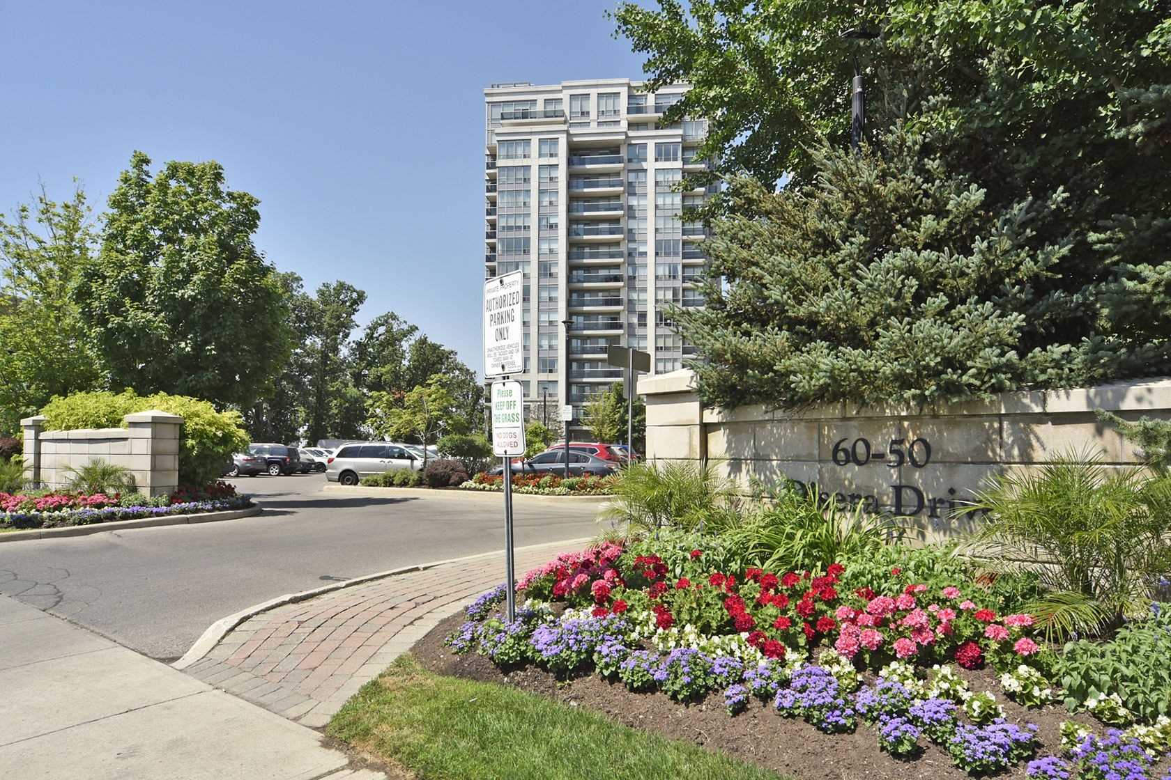 602 60 Disera Dr, Thornhill Sold, N5274232 Condos.ca