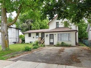149 Albert St W