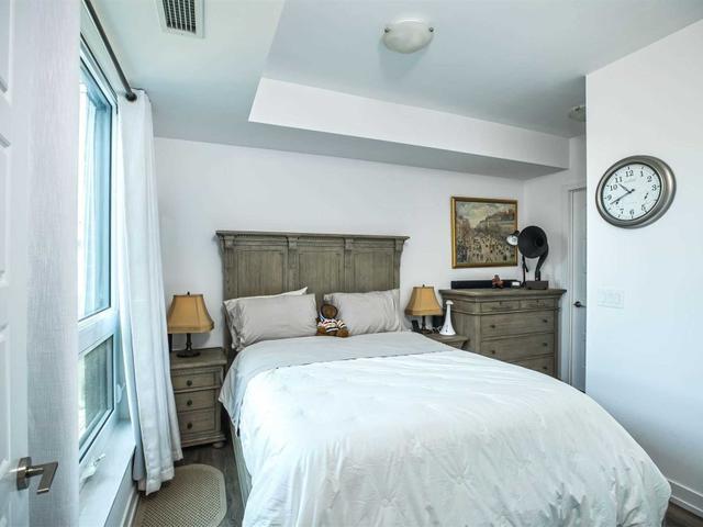 B322 - 271 Sea Ray Ave