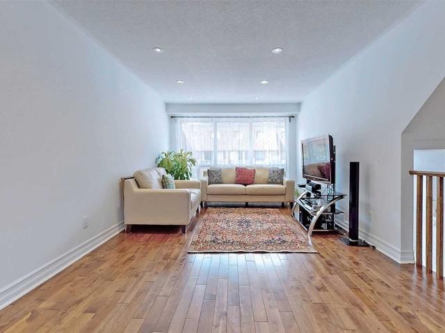 37 Stately Way