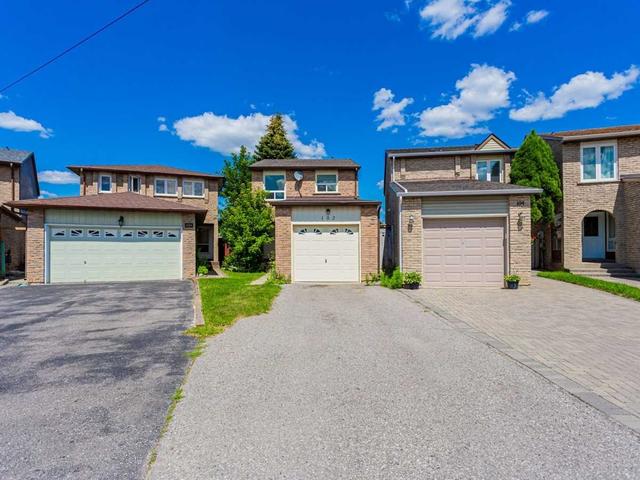 102 Mcclintock Cres