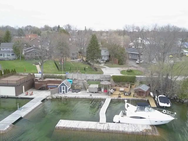 225 Lake Dr N