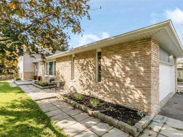 238 Hibiscus Crt