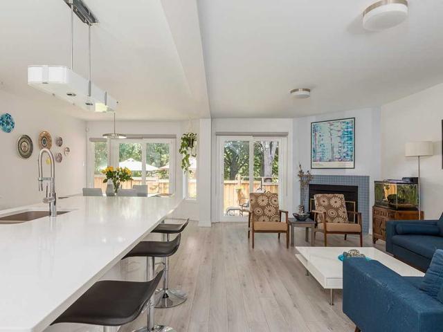 8 Brownstone Circ
