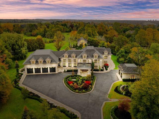 27 Bowes-Lyon Crt
