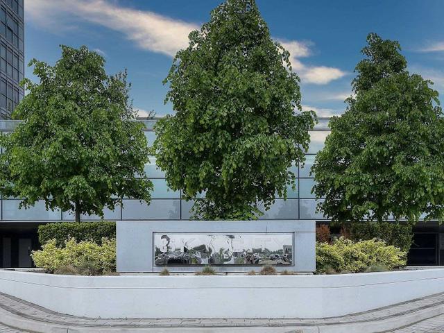 809 - 65 Oneida Cres
