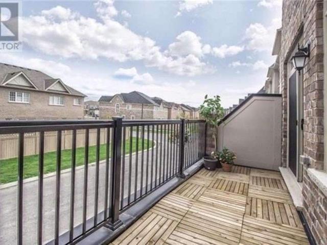 233 Dundas Way