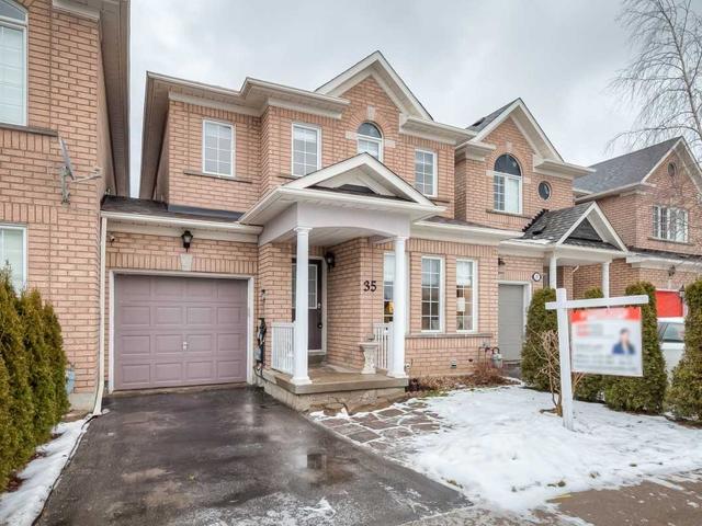 35 Walkview Cres