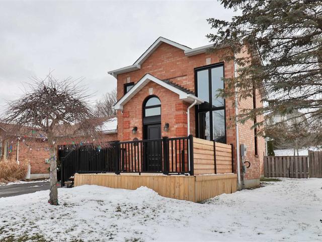 35 Kingsgate Cres
