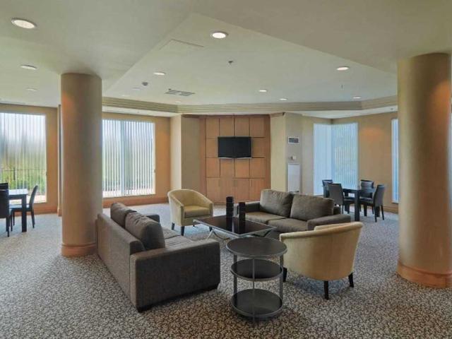 PH17 - 185 Oneida Cres