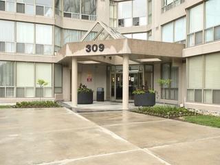 909 - 309 Major Mackenzie Dr