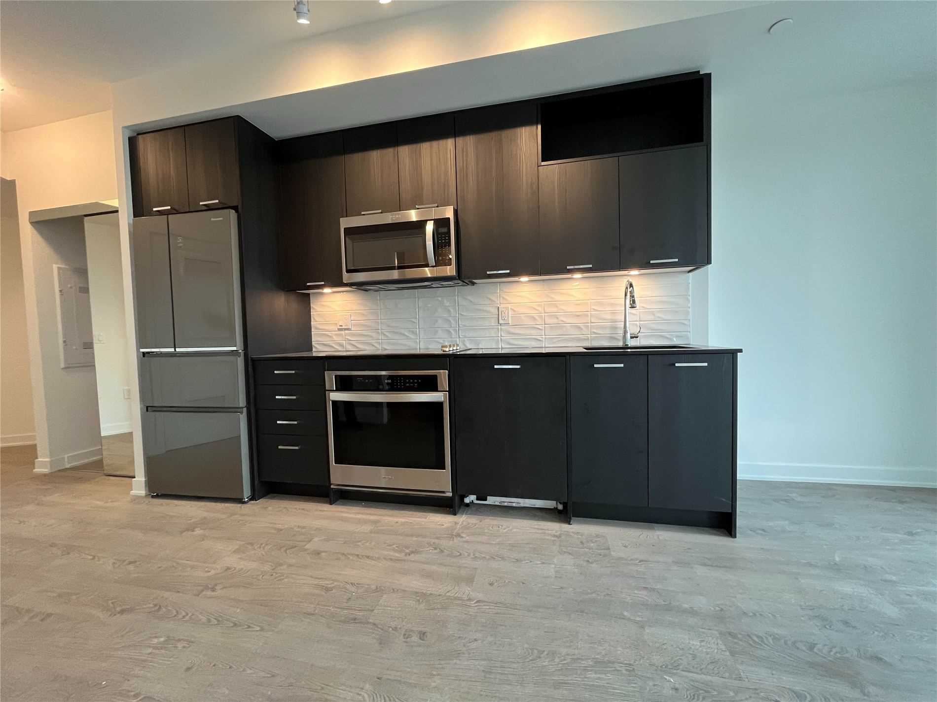 413 120 Eagle Rock Way, Maple Terminated, N5600877 Condos.ca