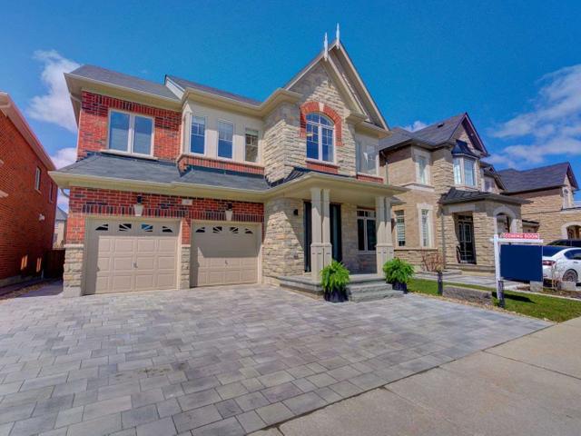 30 Tremblant Cres