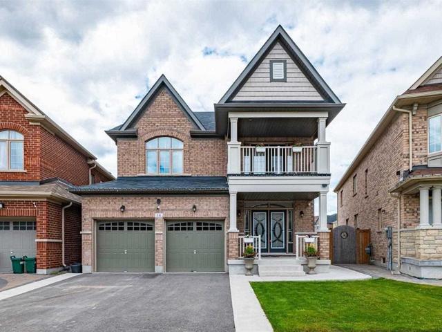 14 Tremblant Cres