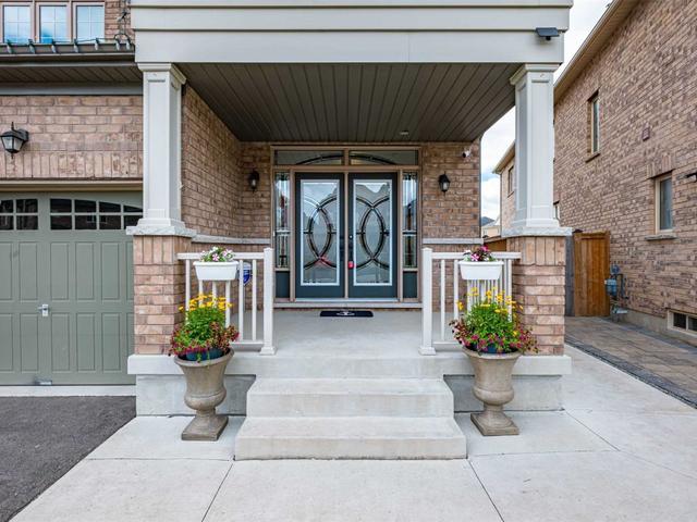 14 Tremblant Cres