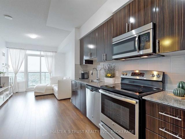 1935 - 7161 Yonge St