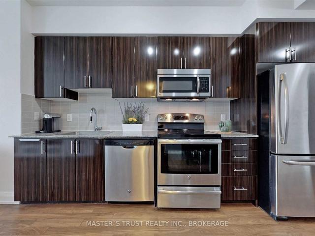 1935 - 7161 Yonge St