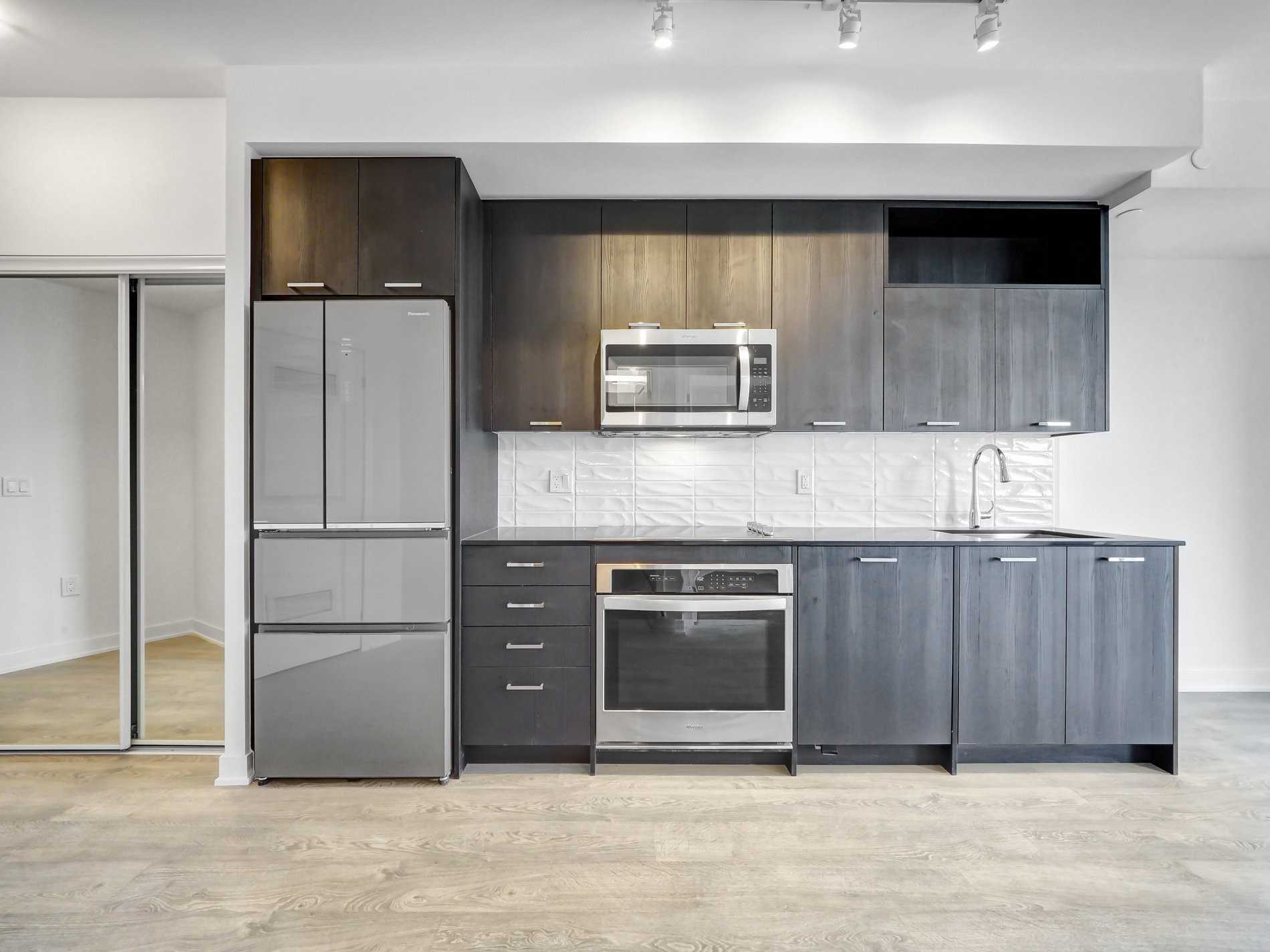 313 120 Eagle Rock Way, Maple Leased, N5659562 Condos.ca