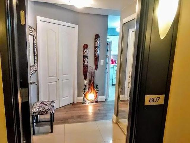 807 - 30 North Park Rd