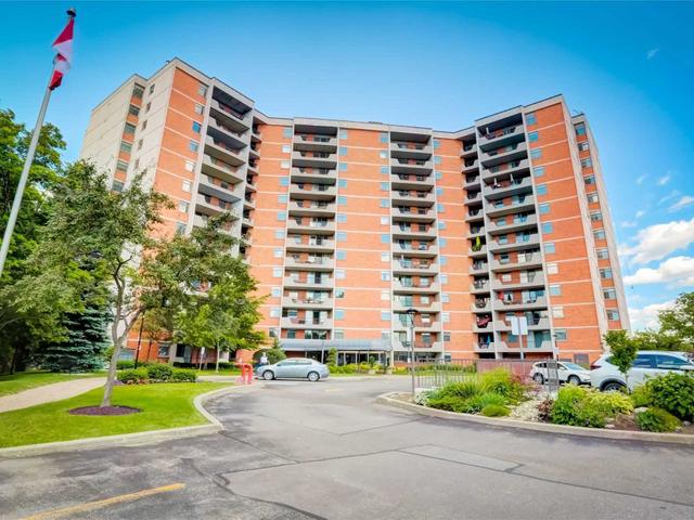 PH11 - 7811 Yonge St